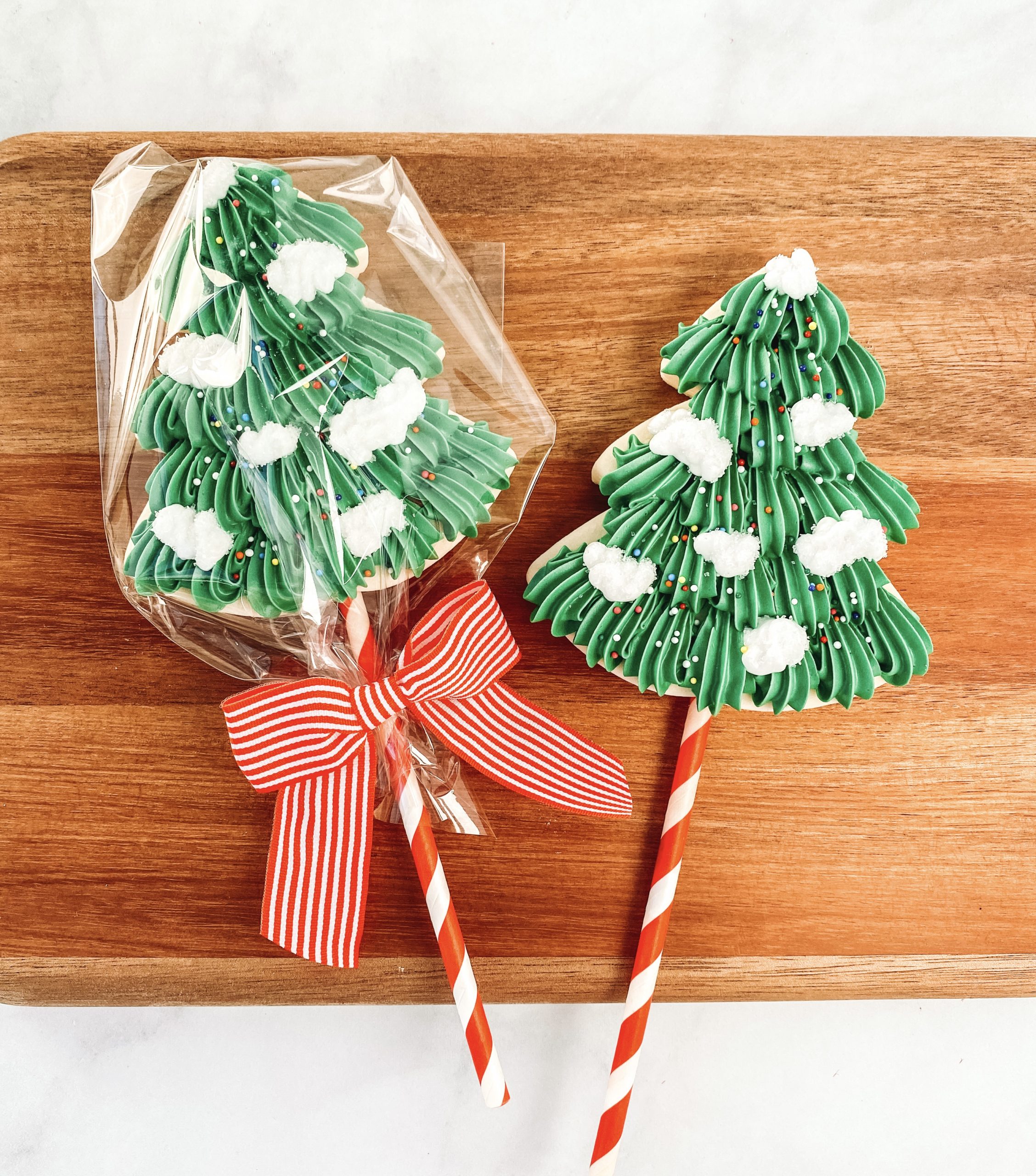 How to Make Easy Christmas Tree Cookie Pops - Summer's Sweet Shoppe