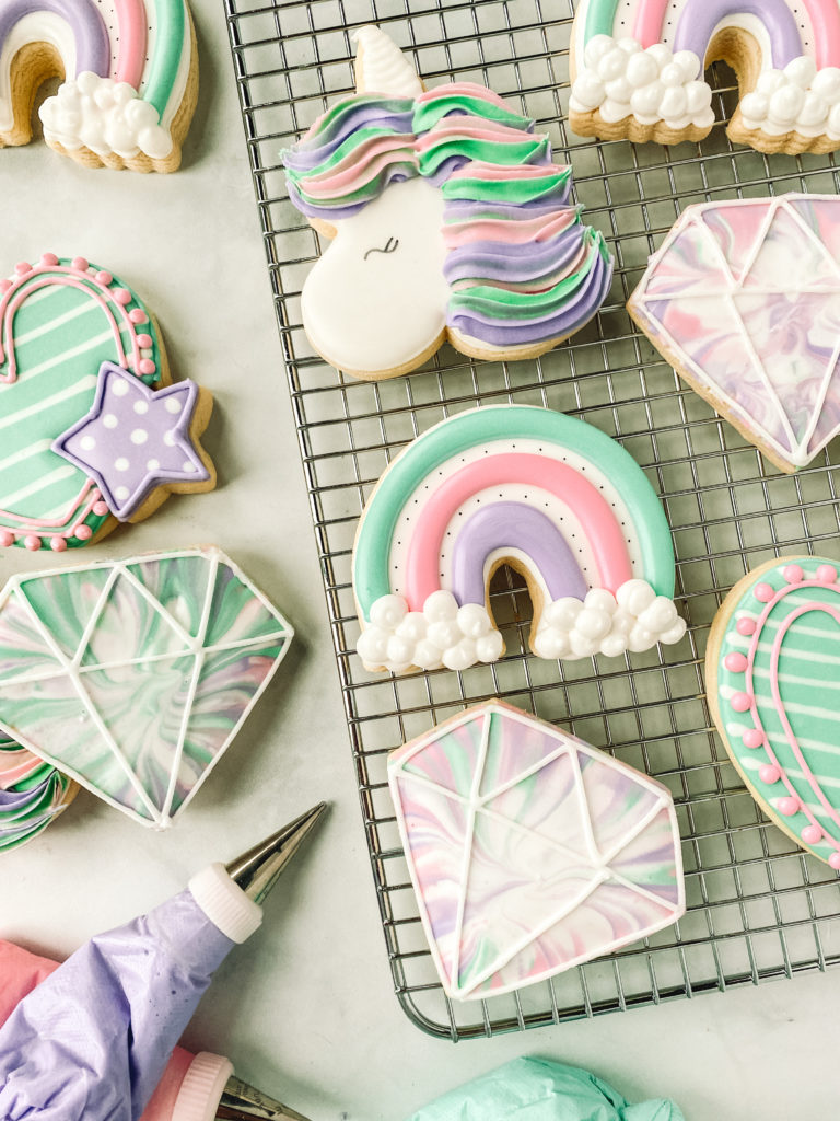 How to Make a Magical Unicorn Set of Cookies - Summer\'s Sweet Shoppe